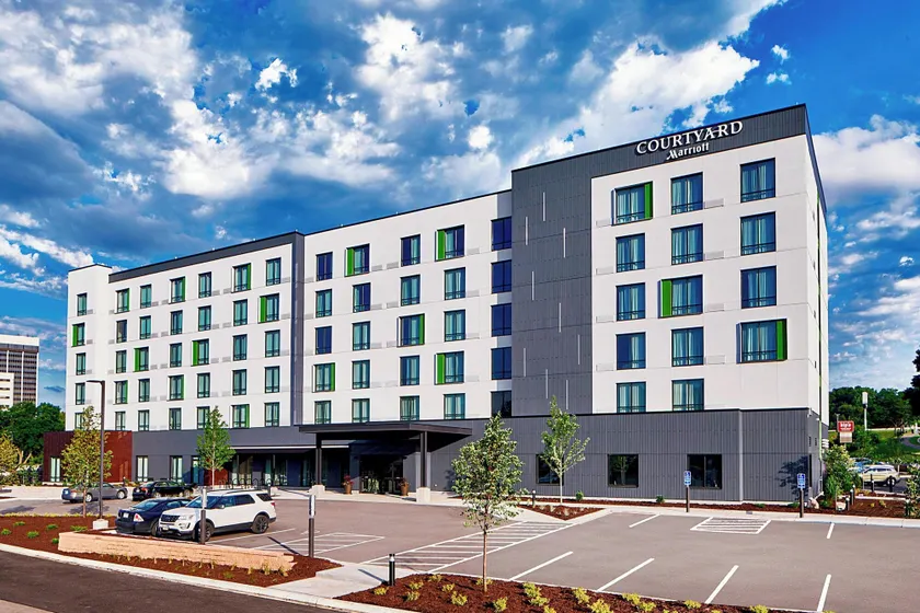 Courtyard by Marriott Minneapolis West - Image 1