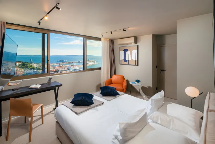 Royal Suites-Sky - Image 1
