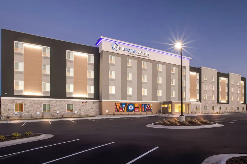 Everhome Suites Wichita Northeast by Choice Hotels - Image 1