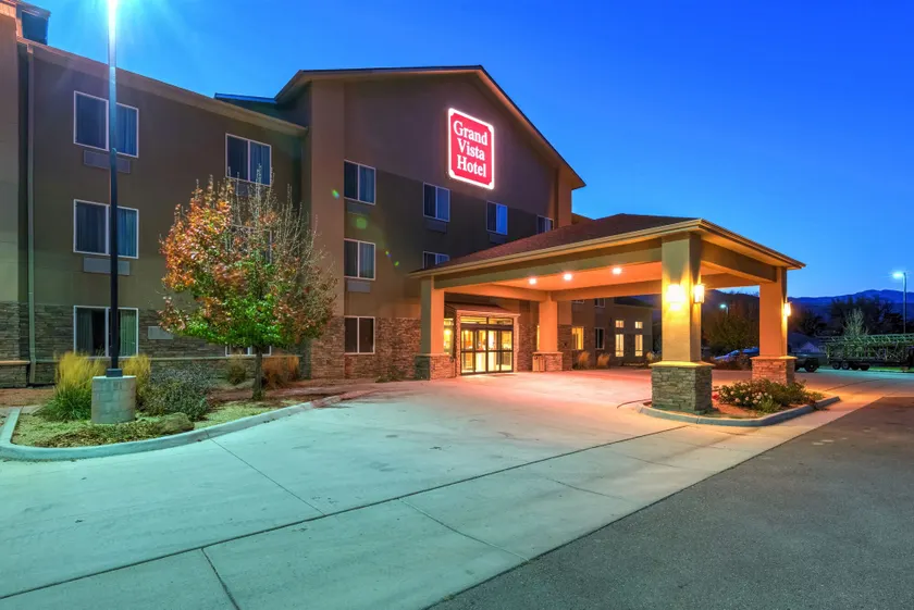 Grand Vista Hotel Parachute - Image 1