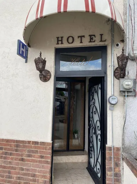 Hotel Central Pirámides - Image 1