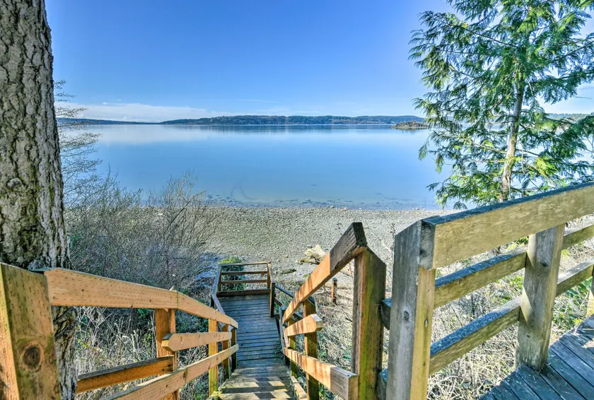Cozy Beachouse: View & Deck, Steps from Skagit Bay - Image 1