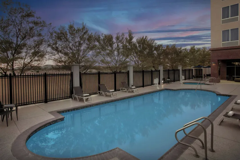 Fairfield Inn and Suites Phoenix Chandler Fashion Center - Image 1