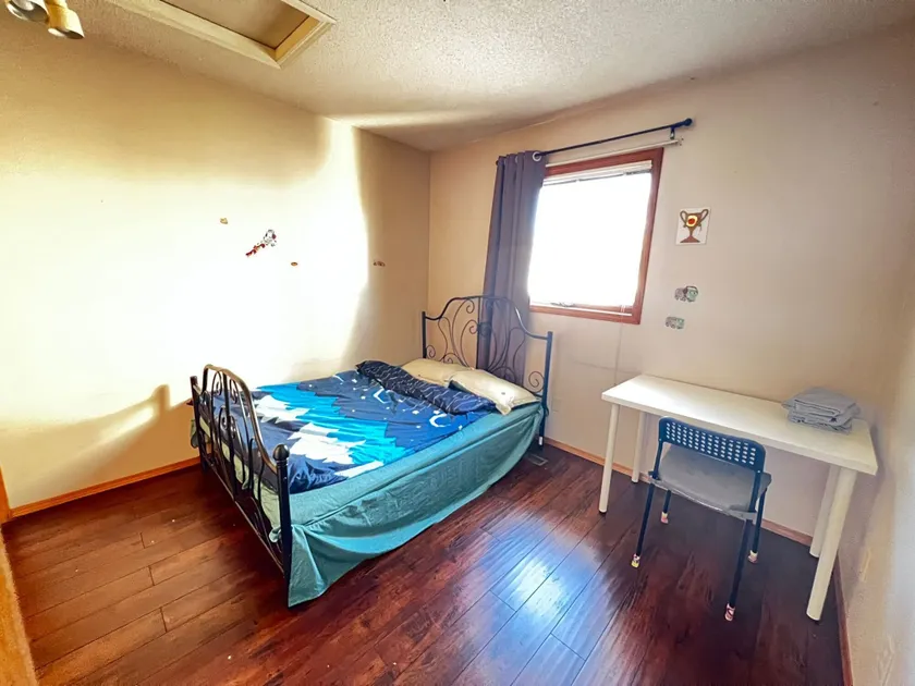 Calgary Hawkwood service resident - Image 1