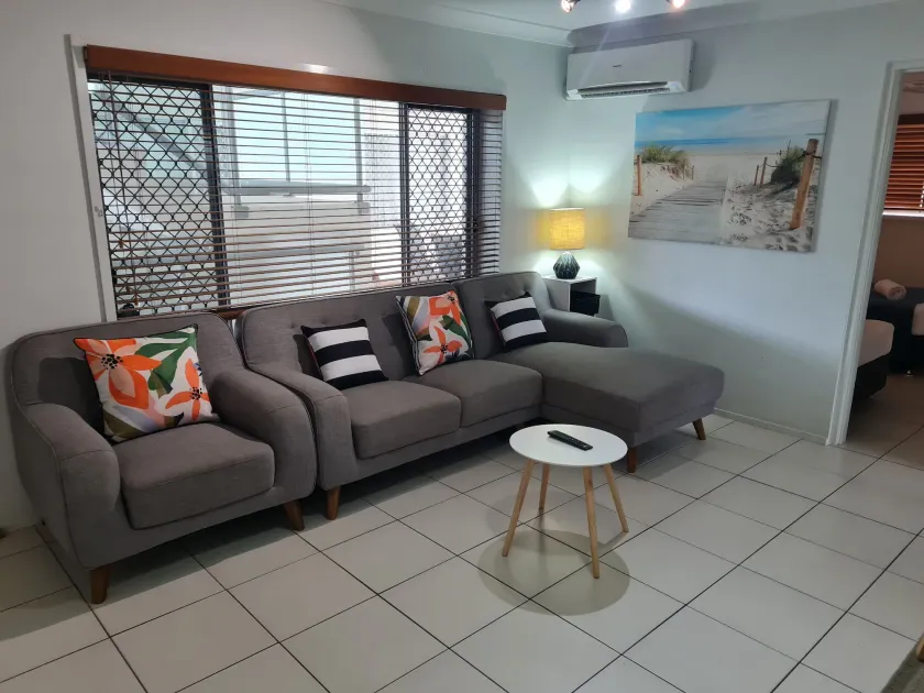 Cranbourne Court Beachside Apartments - Image 1