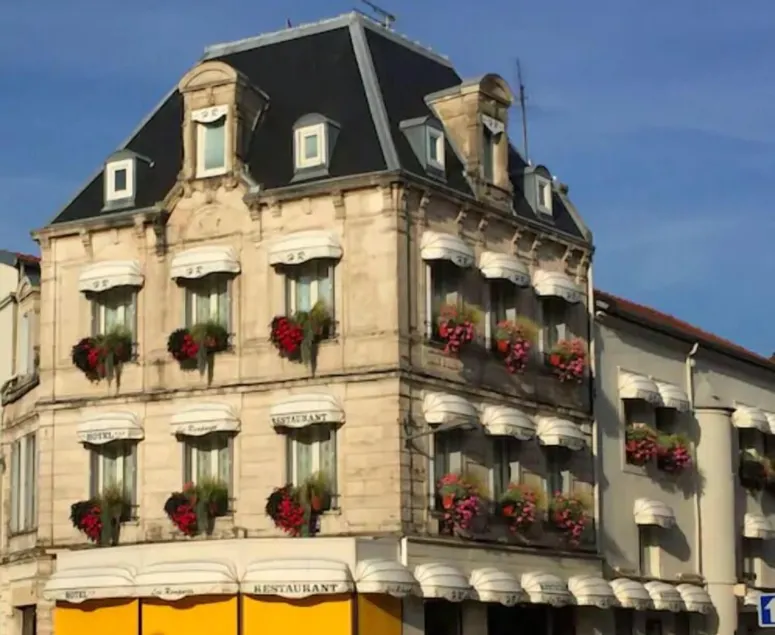 Hôtel Restaurant Des Remparts - Image 1
