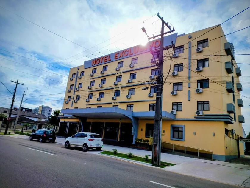Hotel Exclusivo - Image 1