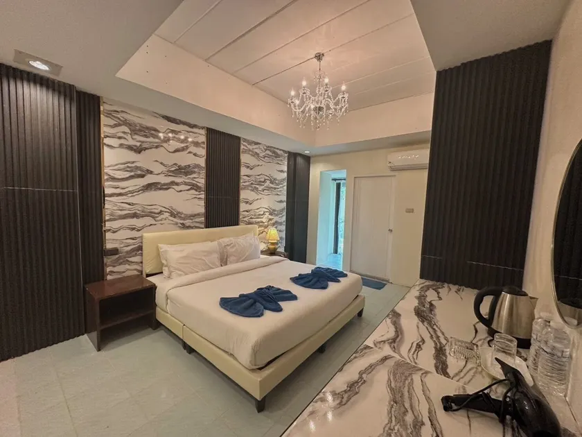 Kohchang Cabana Big Hotel with swiming pool & Beach - Image 1