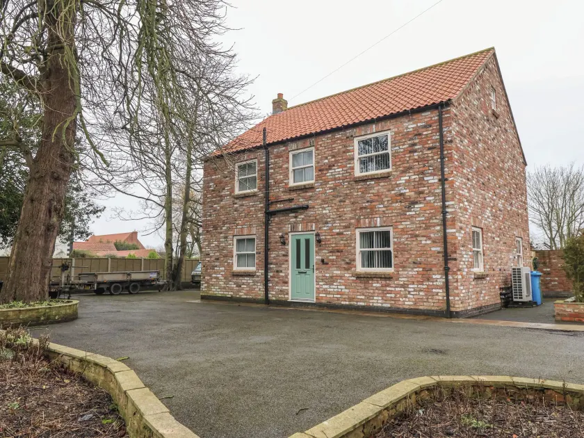 4 Manor Garth - Image 1