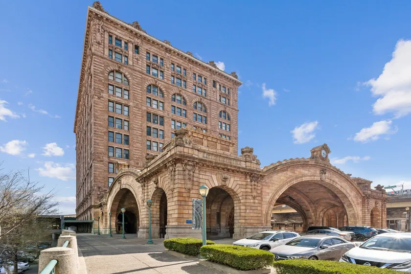 Placemakr Downtown Pittsburgh at The Pennsylvanian - Image 1