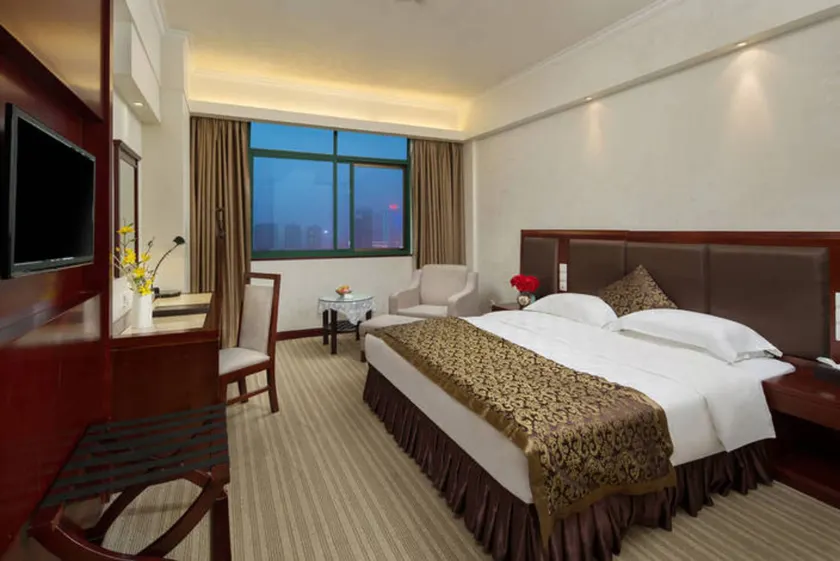 Yiyang Huatian Hotel - Image 1