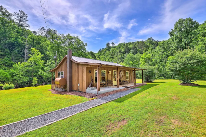 Bonfires & BBQs! Creekside Retreat in Marshall - Image 1