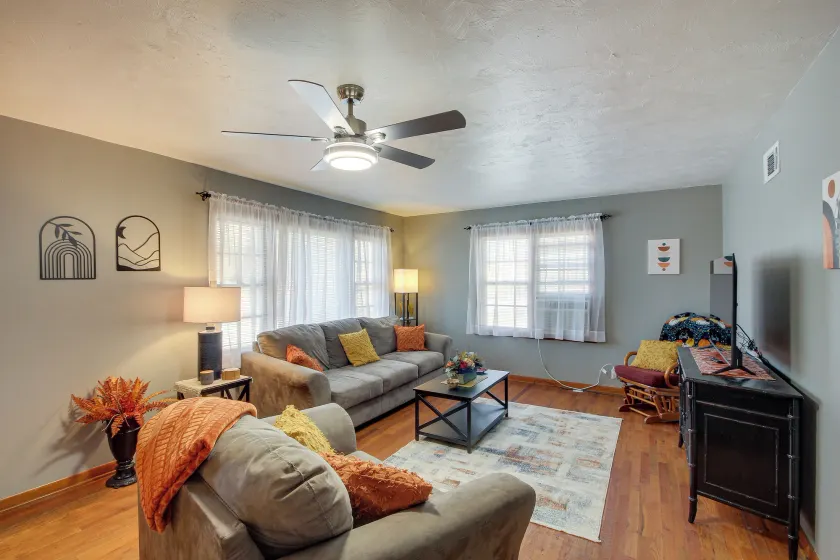 Missouri Escape w/ Furnished Patio, Near Downtown! - Image 1