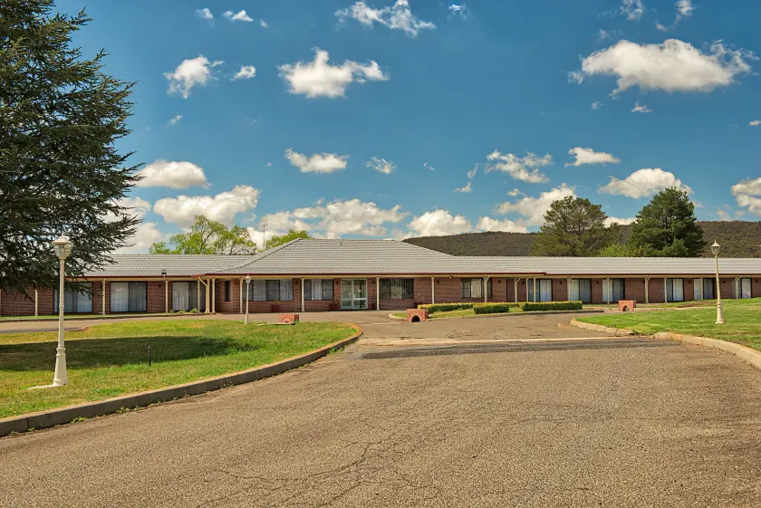 Bushman's Motor Inn - Image 1