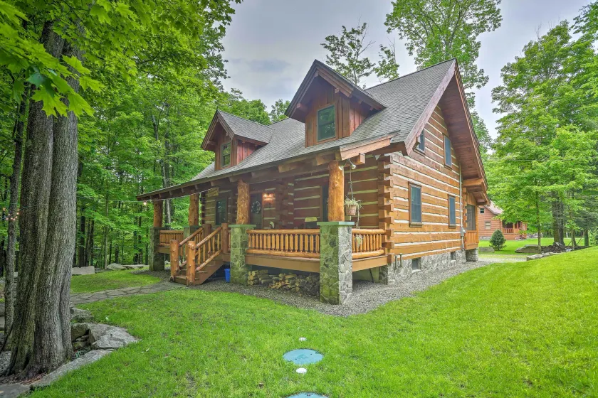 Lake Wallenpaupack Cabin w/ Shared Pool! - Image 1
