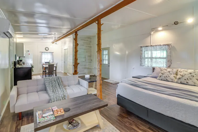 Ozark Escapes Cabin! Serene Forest & Mtn Setting - Image 1