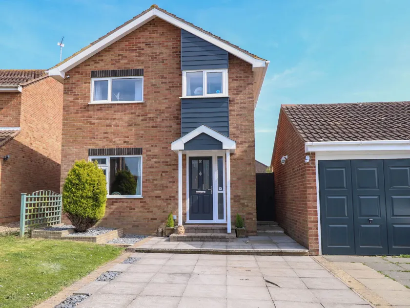 6 Barleycroft - Image 1