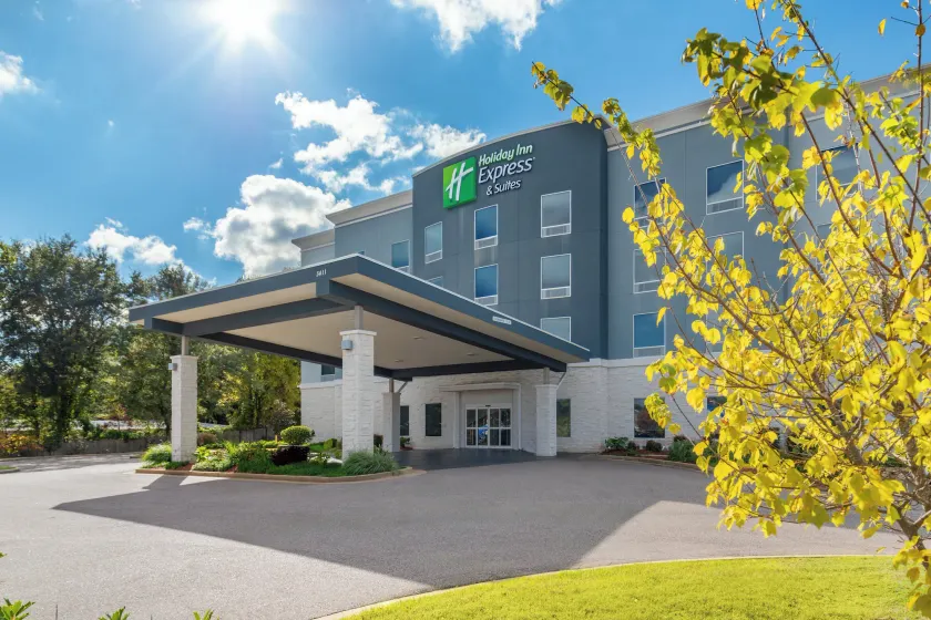 Holiday Inn Express & Suites Memphis Arpt Elvis Presley Blv by IHG - Image 1