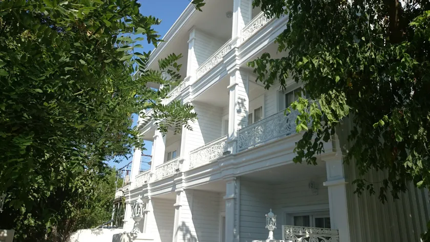Buyukada Cankaya Hotel - Image 1