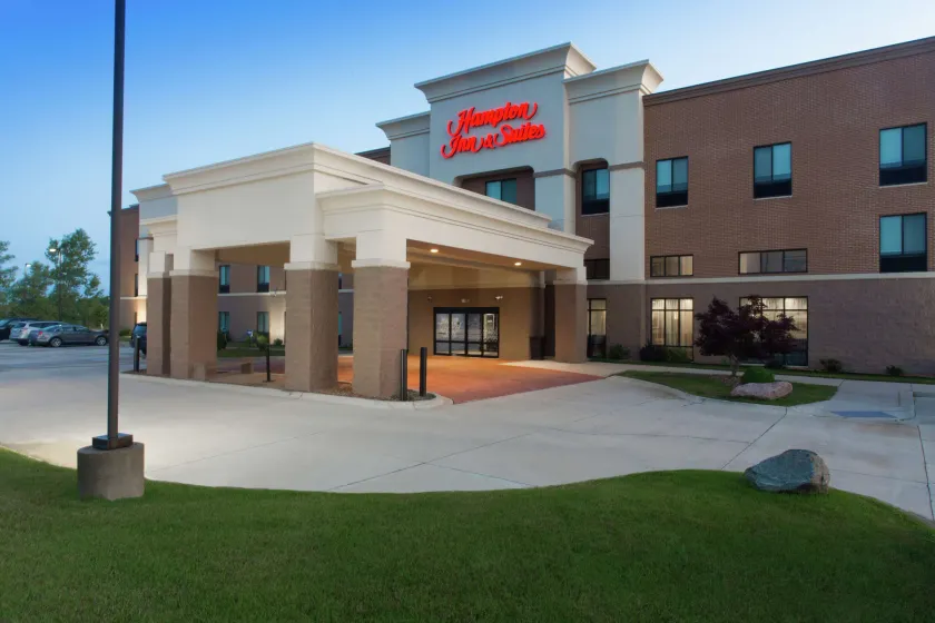 Hampton Inn & Suites Ankeny - Image 1
