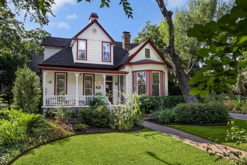 Brava House Bed and Breakfast - Image 1