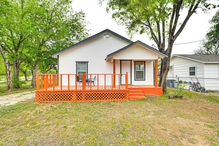 1 Mi to Dtwn: Family Home w/ Porch in Brownwood - Image 1