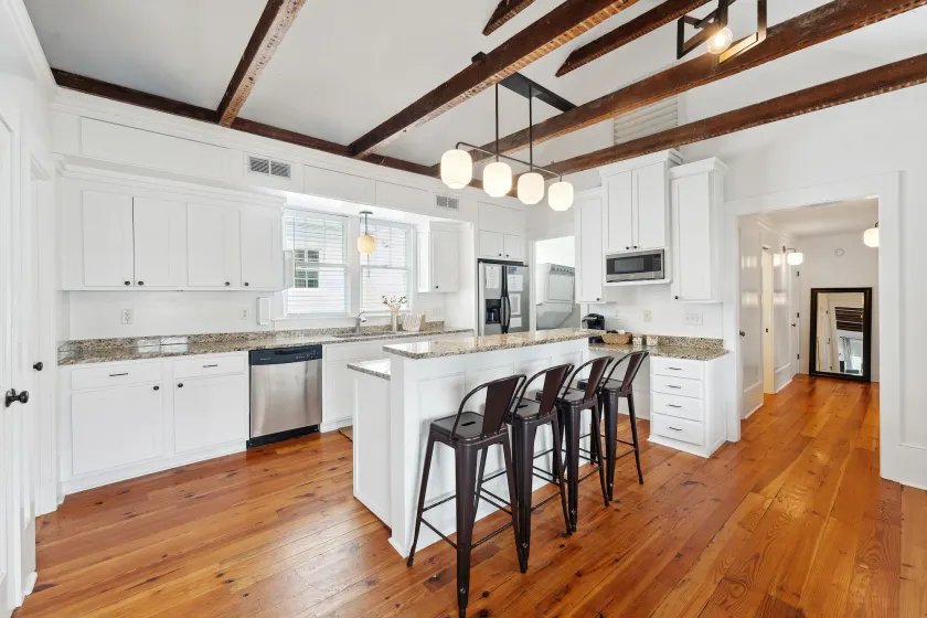 Downtown Home Centrally Located - Image 1