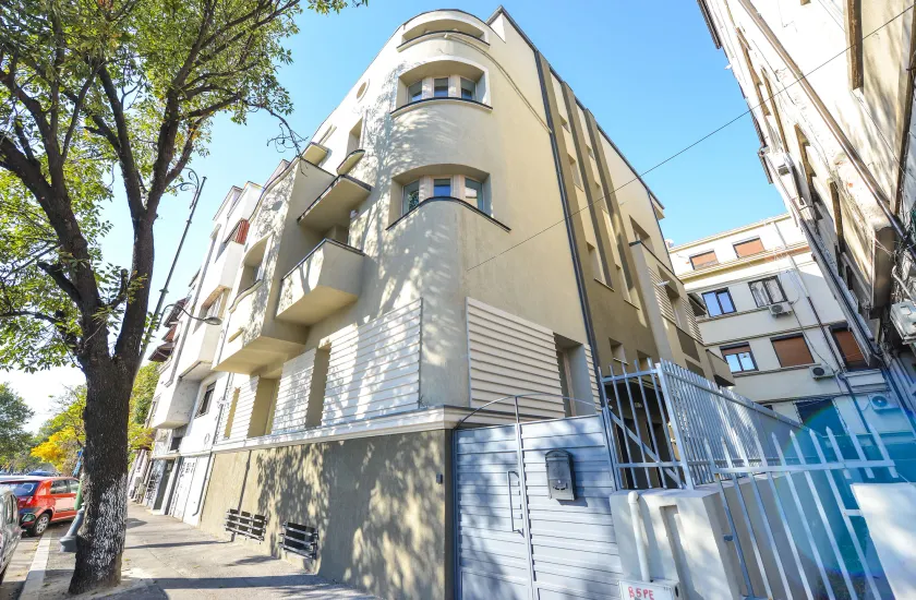 Parliament & River View Apartments - Image 1