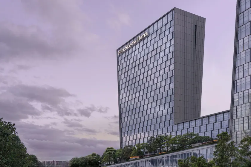 Four Seasons Hotel Shenzhen - Image 1