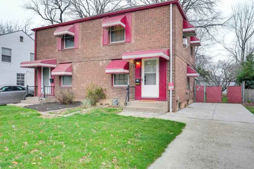 2 Mi to Lake Erie: Home w/ Yard in Euclid! - Image 1