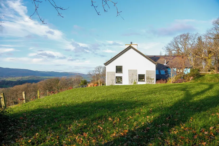 Ty Uchaf - Image 1