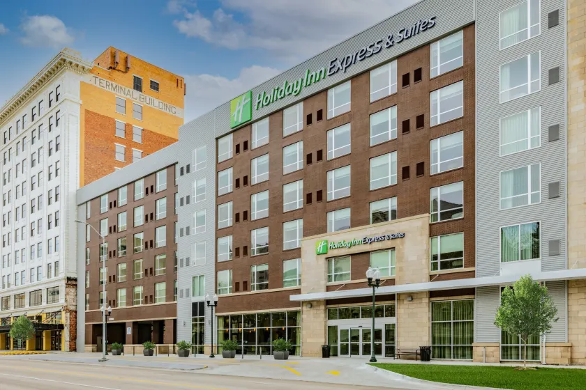 Holiday Inn Express & Suites - Lincoln Downtown by IHG - Image 1