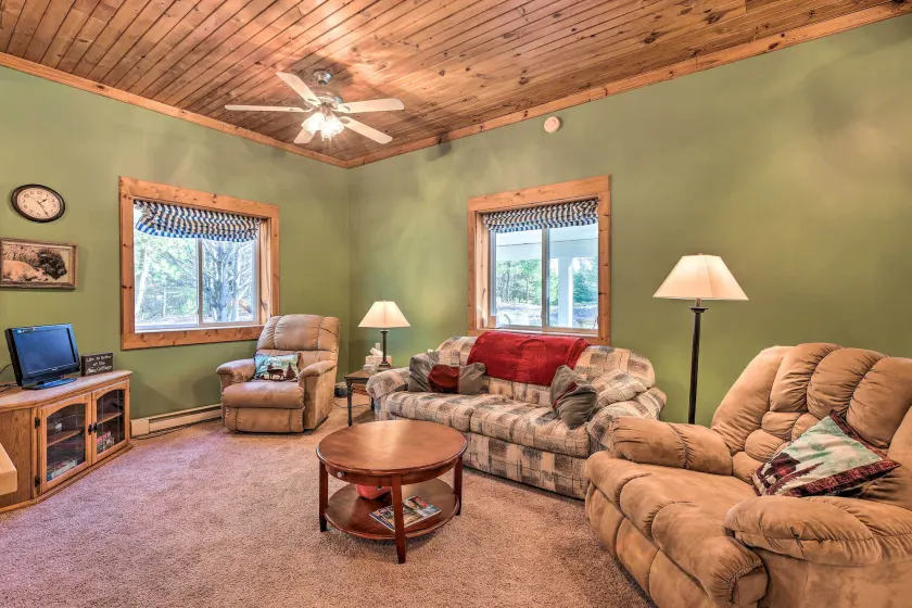 Secluded Bear Lake Getaway w/ Fire Pit & Porch! - Image 1