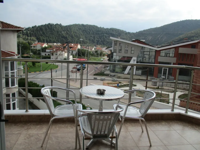 Kyknos De Luxe Hotel - Image 1