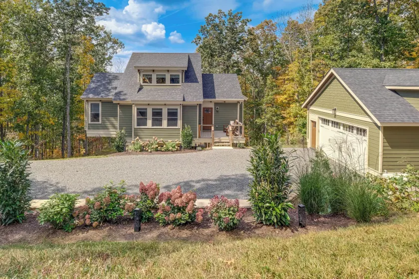 Mtn Views & Spacious Deck! Modern Caldwell Getaway - Image 1