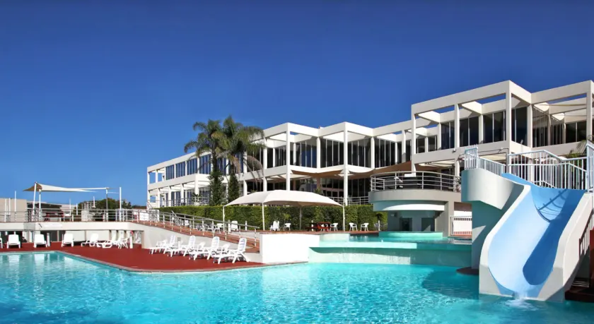 Absolute Beachfront Opal Cove Resort - Image 1