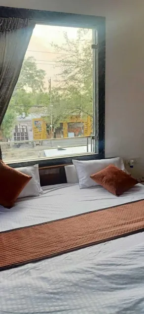 BRAJDHAM HOTEL BARSANA - Image 1