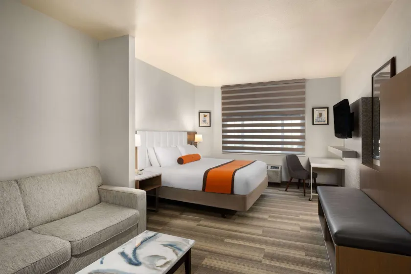 Hotel Marguerite South Anaheim - Garden Grove, Trademark Collection by Wyndham - Image 1