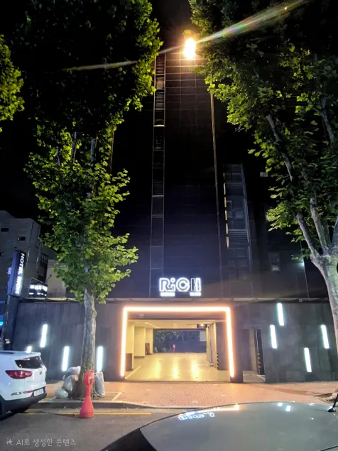 RiCH Hotel - Image 1