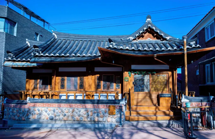 Yeoyeoje - Hanok Accommodation with the atmosphere of Hwaseong Fortress Road in Suwon, a UNESCO World Heritage - Image 1