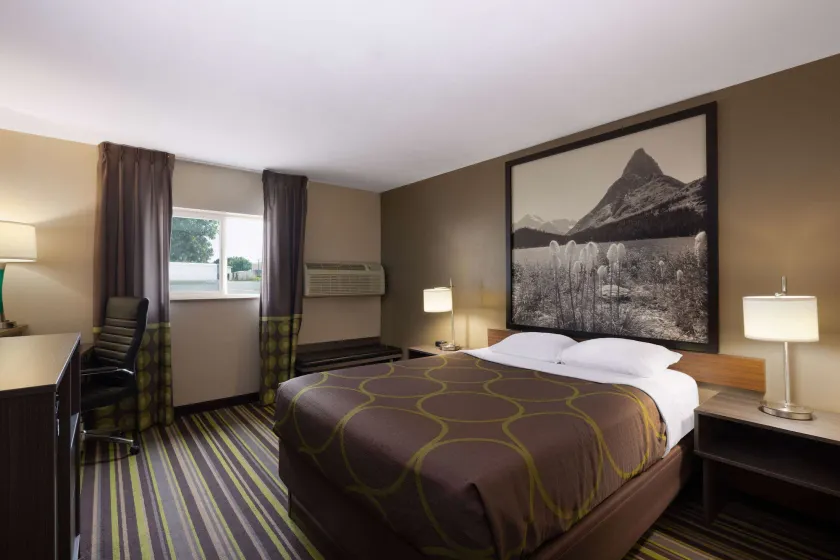 Super 8 by Wyndham Belgrade/Bozeman Airport - Image 1