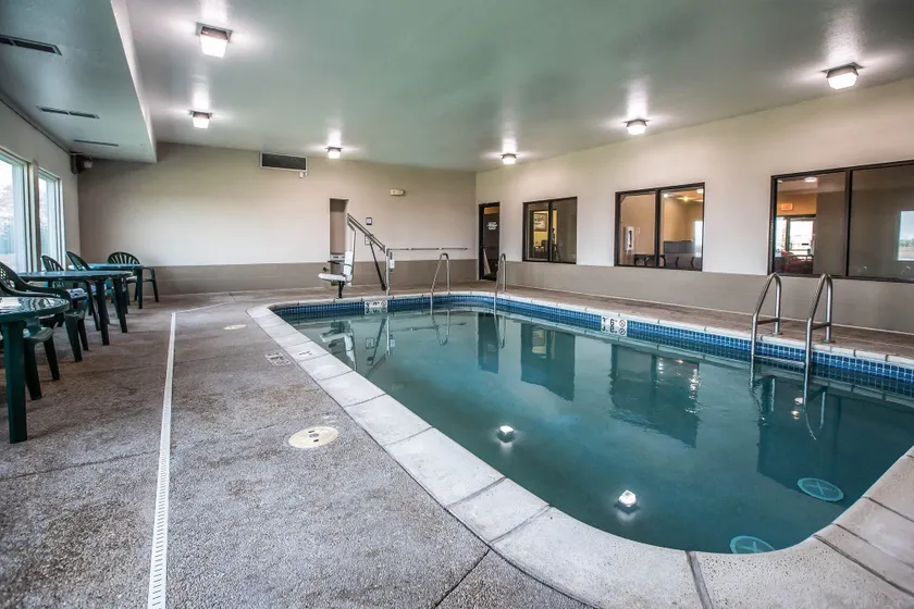 Quality Inn & Suites Mendota near I-39 - Image 1