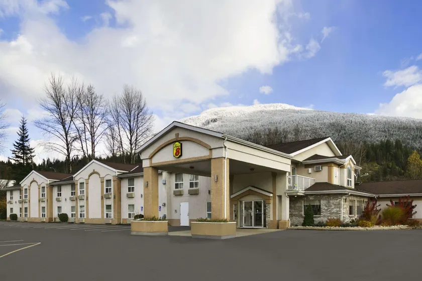 Super 8 by Wyndham Revelstoke BC - Image 1