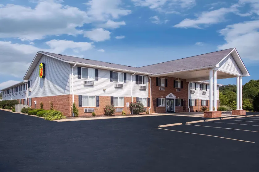 Super 8 by Wyndham Washington - Image 1
