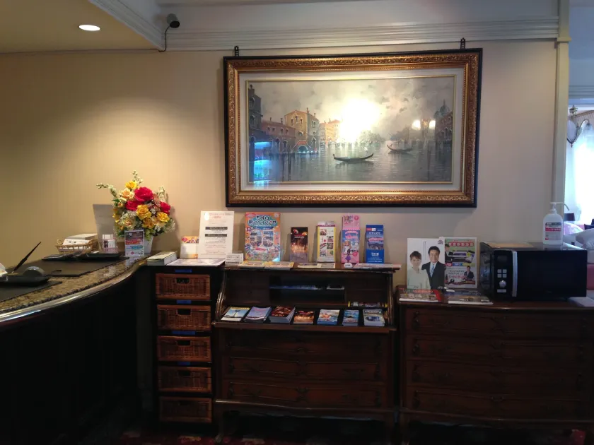 Creston Hotel - Image 1