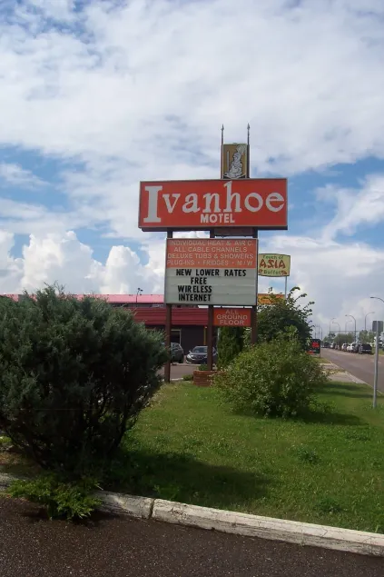 Ivanhoe Motel - Image 1