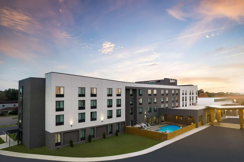 Radisson Hotel West Memphis - Image 1
