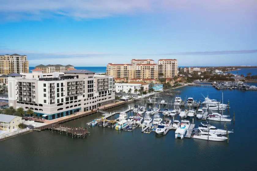 Courtyard by Marriott Clearwater Beach - Image 1