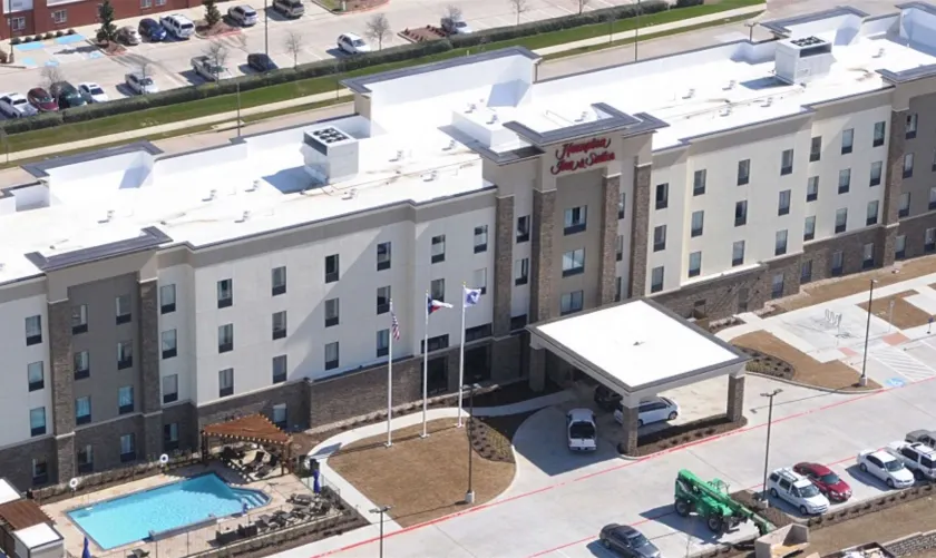 Hampton Inn & Suites Dallas/Ft. Worth Airport South - Image 1
