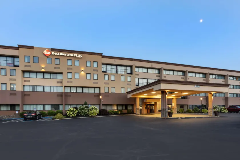 Best Western Plus Reading Inn & Suites - Image 1